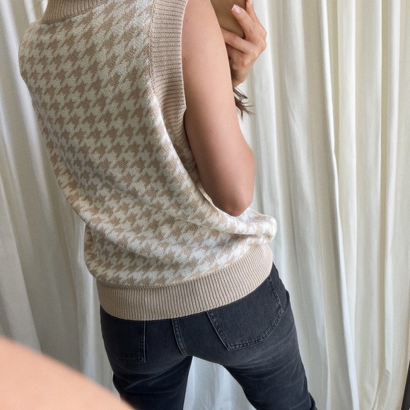 The Essential Houndstooth Sweater Vest - Picture 4 of 9